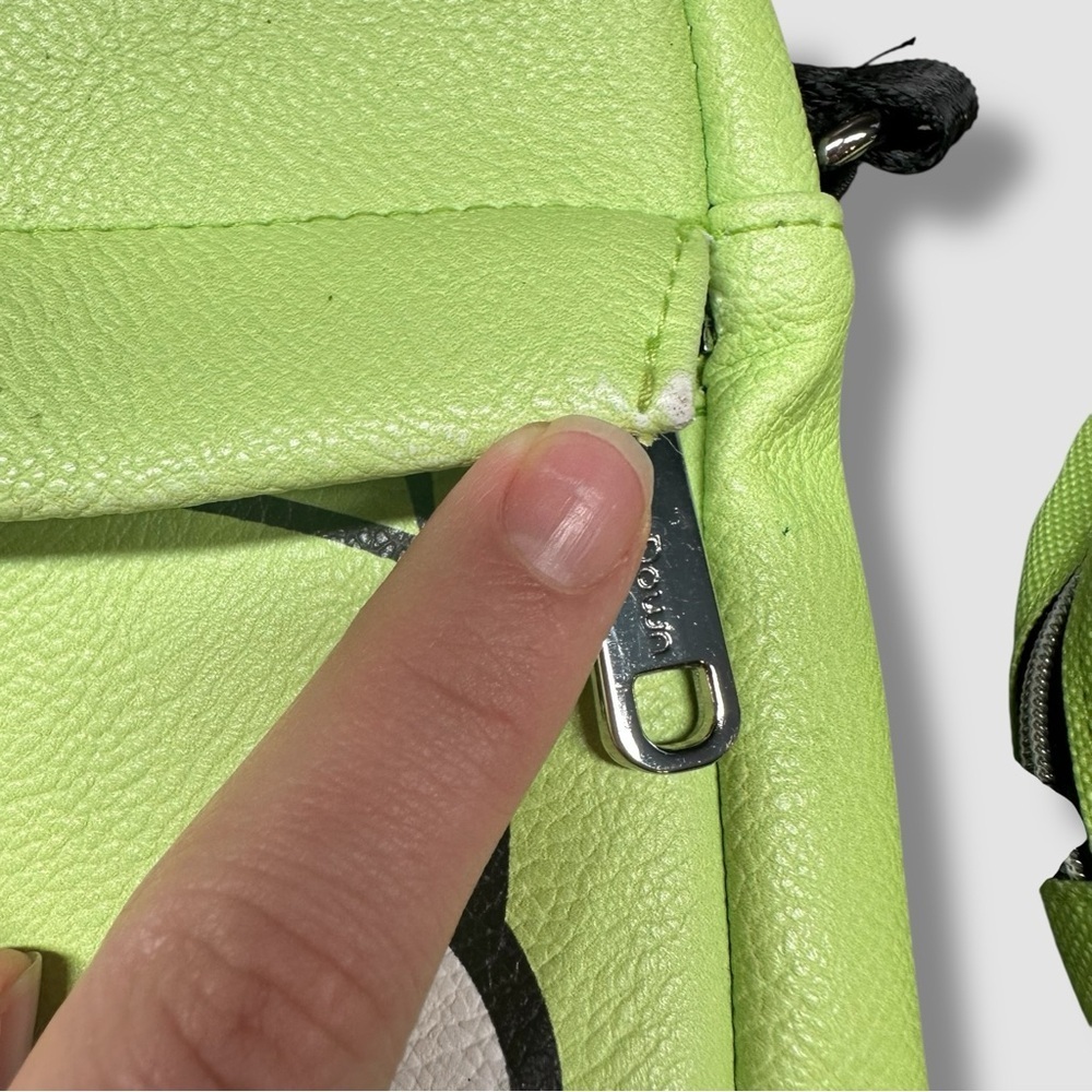 Buckle-Down Invader Zim Gir Crossbody And Mini Bag Keychain - Picture 3 of 16